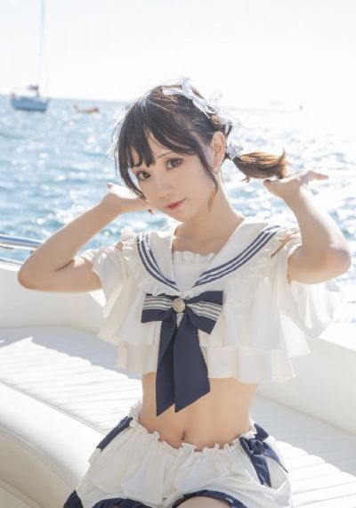 美女露出让男生揉的
